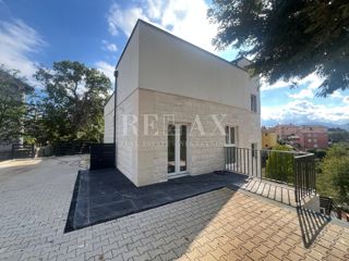 RIJEKA, SRDOČI - Appartamento in un nuovo edificio con terrazza sul tetto