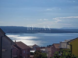 Crikvenica – Appartamento trilocale con garage e mansarda non rifinita