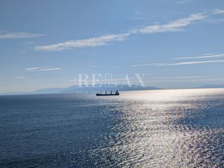 Rijeka, Kantrida - Appartamento di 120m2 prima fila al mare
