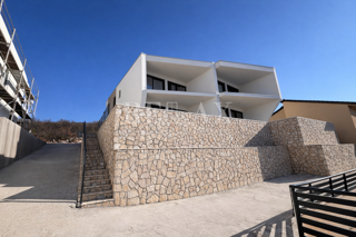 Jadranovo - villa bifamiliare con piscina e giardino