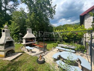 Tribalj - Due case, un edificio ausiliario e un ampio giardino