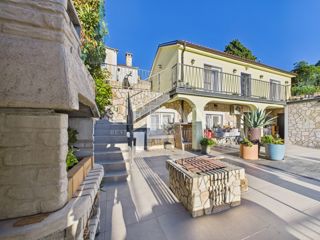 Bribir – Casa con piscina e tre appartamenti