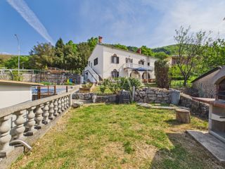 Križišće - casa indipendente con giardino e piscina