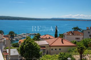 Crikvenica - una casa con un ristorante in un'ottima posizione