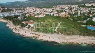 Novi Vinodolski - terreno in prima fila al mare per la costruzione di un albergo