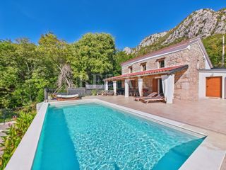 Bribir - villa in pietra con piscina riscaldata