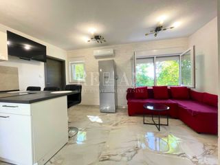 Bribir - casa in pietra a schiera con giardino