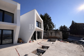 Jadranovo - villa con piscina, nuova costruzione