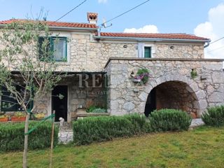 Dobrinj - villa in pietra ristrutturata, piscina