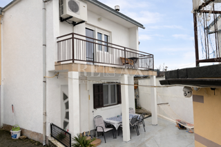 Novi Vinodolski, Donji Zagon - casa con garage