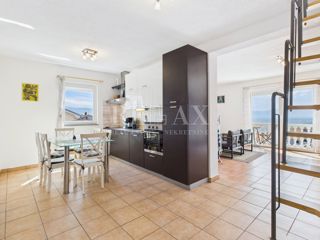 Novi Vinodolski - appartamento duplex con posto auto