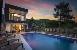 MOŠĆENIČKA DRAGA- Villa esclusiva con vista sul mare