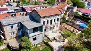 Bribir – Casa Antica con Ristrutturazione Iniziata