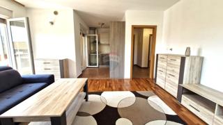 Pola, Šijana – Appartamento 74 m², esposto a sud, con balcone e bella vista