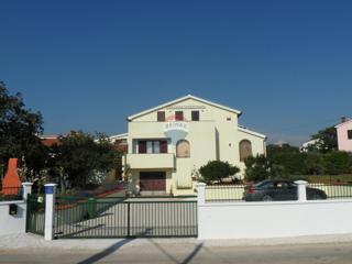 ISTRIA, NOVA VAS – Casa con piscina e appartamento