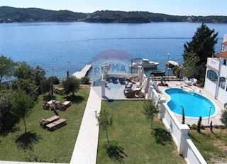 Villa Singola/Casa Vacanza Supetarska Draga, Rab, 417m2