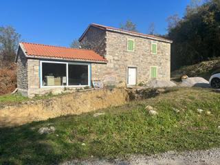 Istria, Belaj- casa in pietra con grande giardino