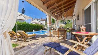 Casa con piscina in zona tranquilla vicino a Rovigno
