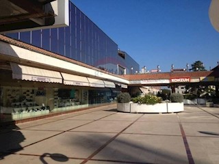 Attività commerciale Umag, 59,47m2