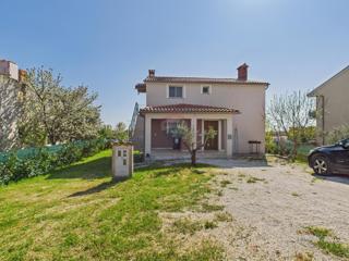 Istria, Vodnjan - casa con 2 appartamenti, cantina e vista