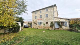 Parenzo, area più ampia – casa istriana ristrutturata, 194 m² di superficie abitabile, 900 m² di terreno