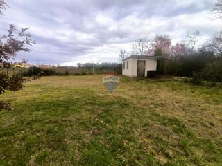 Istria, Fasana, dintorni – posizione tranquilla, terreno ai margini della zona edificabile