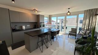 Appartamento a Novigrad con terrazza sul tetto e vista mare