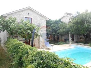 Villa Singola Peruški, Marčana, 300m2