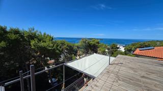 Istria, Rovigno, casa nel boschetto vicino al mare, parcheggio, 6 appartamenti