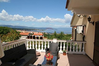 Malinska, Island of Krk, beautiful villa with a large garden, two garages and sea views!