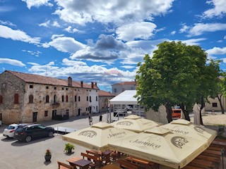 ISTRIA, SVETVINČENAT - Casa storica con cortile vicino al Castello