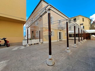 Attività commerciale Novi Vinodolski, 174m2