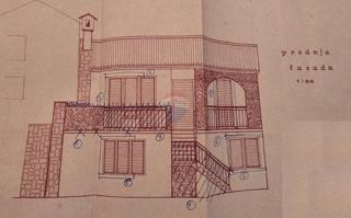 Istria, Rovigno, casa con grande terrazza nel centro, strada tranquilla, vicino al mare.