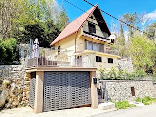 Fužine, Lič | Bella casa con jacuzzi, 125m2, due camere da letto e una bellissima vista, 3*(A+)