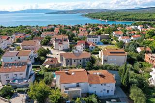 Isola di Krk, Punat - casa familiare con ampio giardino, vista, vicino al mare