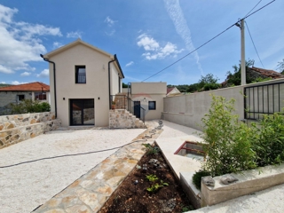 Casa in un ambiente tranquillo, Vrsine, Marina