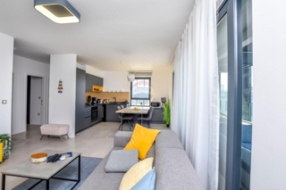 Appartamento completamente arredato con due camere da letto in un'ottima posizione, una rarità sul mercato! Primosten