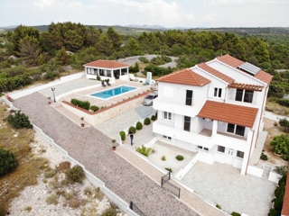 CASA CON PISCINA E BELLISSIMA VISTA 240 M2, PRIMOŠTEN