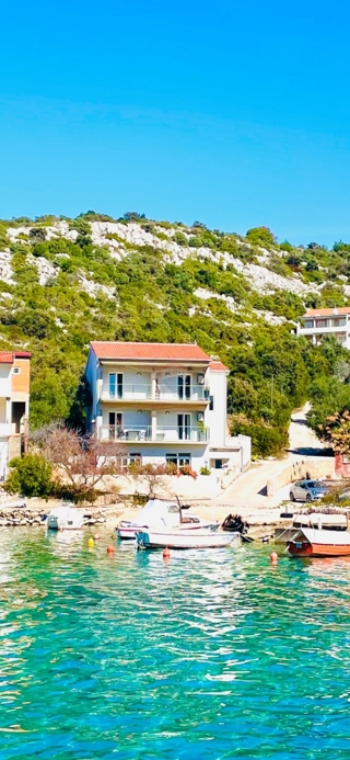 Prima fila al mare, Casa con 6 appartamenti, Kalebova Luka - Rogoznica