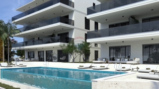 Lussuoso appartamento con due camere da letto, garage e piscina (S6), 1° piano, Primošten