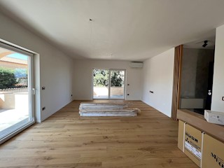 Immobili di lusso Istria, vendo appartamento vicino al mare, dintorni Novigrad