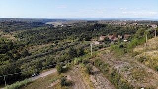 Immobiliare Istria, vendo terreno edificabile, dintorni Buje-Buie