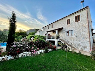 Immobili Istria, Casa in pietra – dintorni di Parenzo