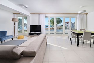 Immobili di lusso Istria, vendo appartamento prima fila dal mare, Umag-Umago
