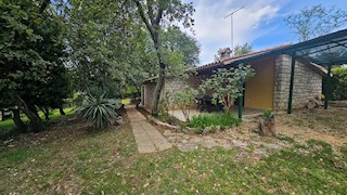Casa a un piano immersa nella natura vicino a Grisignana