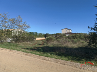 Radeki polje, terreno edificabile accanto all'asfalto