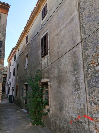 Dignano, vecchia casa da ristrutturare