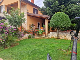 Banjole, casa con ristorante, vista mare