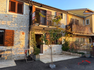 Peroj, casa in pietra a schiera, vendita esclusiva