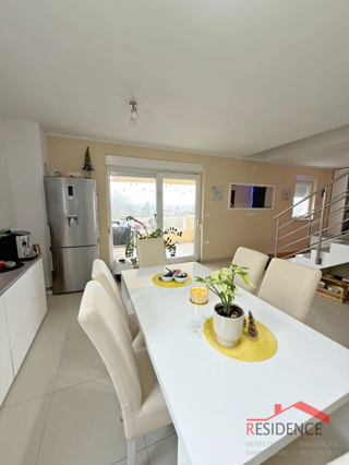 Pola – Šijana, duplex con due terrazze e vista aperta sulla città